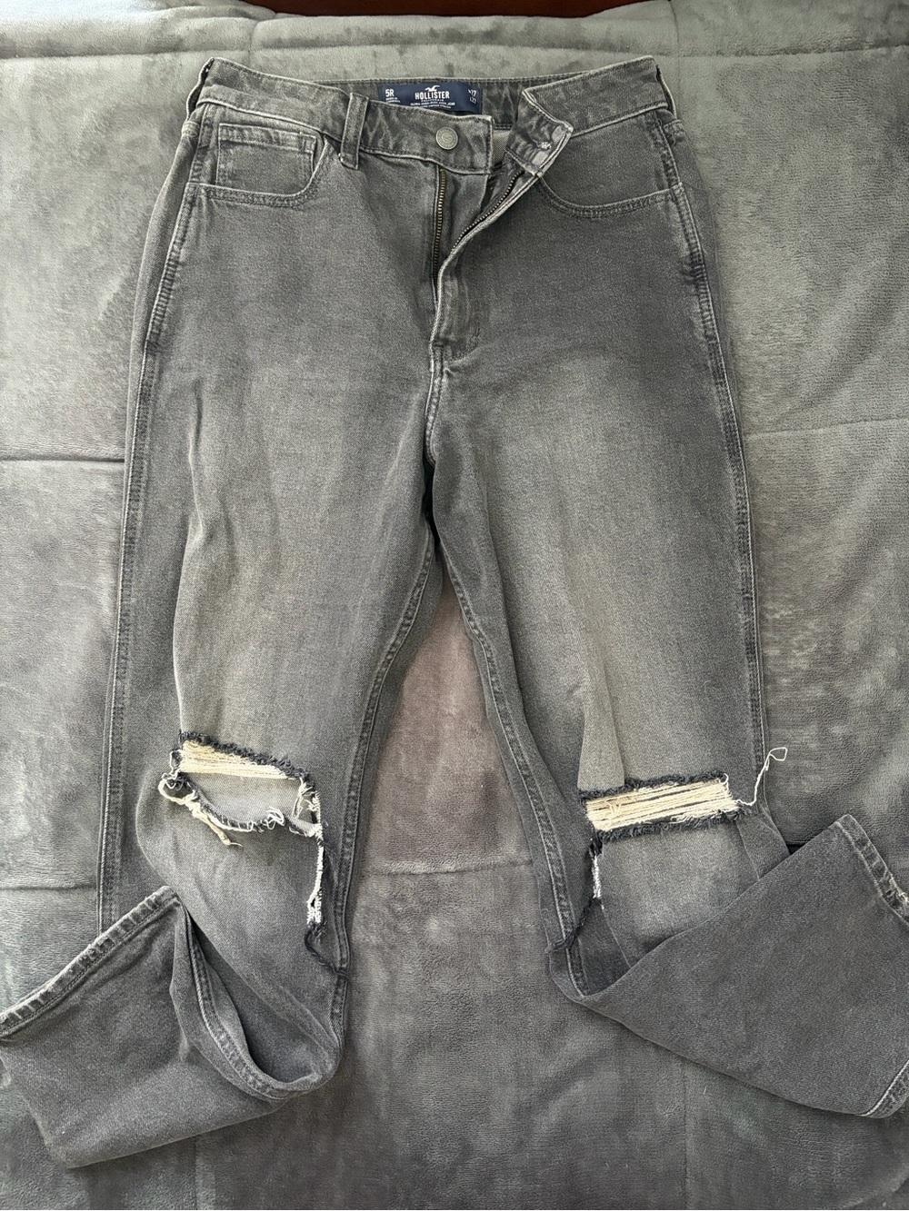 Hollister Women’s Skinny Ripped Grey Jeans
